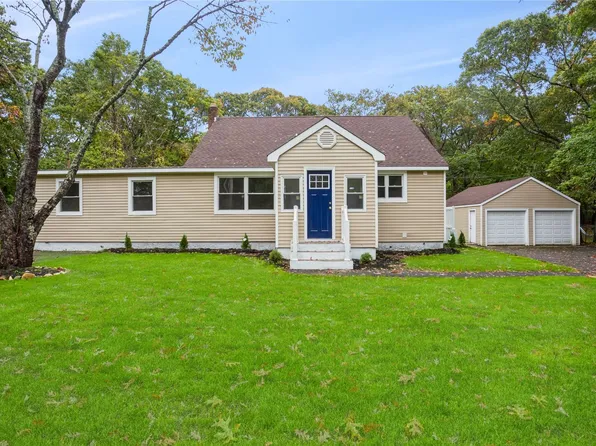 3 Caroline St, Medford, NY 11763