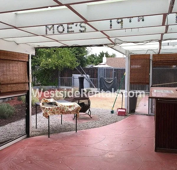 22221 Hartland St #HOUSE — Photo 3