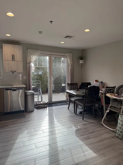 2 bed, 1000 sqft, $2,900 — Photo 3