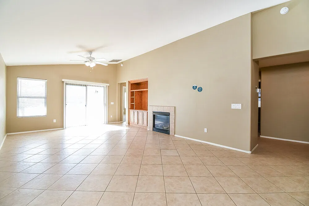 4 bed, 2.0 bath, 1678 sqft, $2,060 — Photo 3