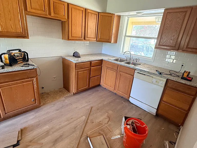 1405 Tremont St — Photo 3