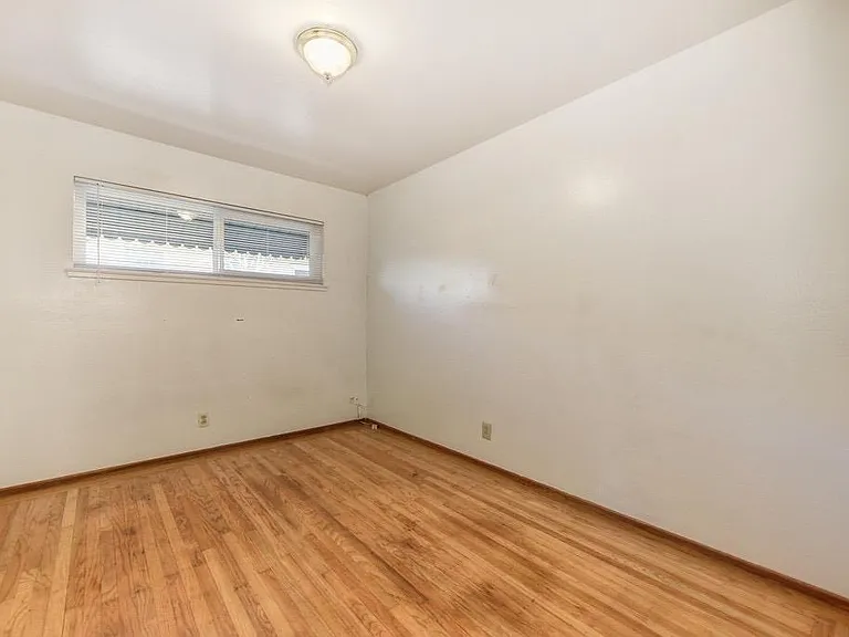 1302 Frances Dr — Photo 8