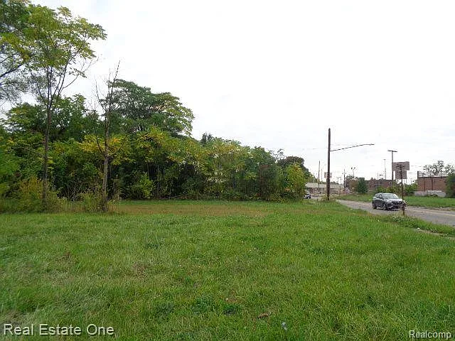 5266 Linwood St photo 1