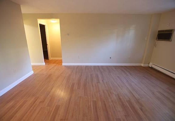 3rd image of 135 Willard St #0