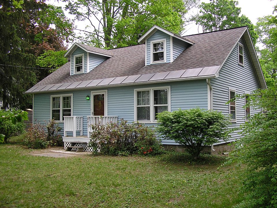 1st image of 883 Main St.
