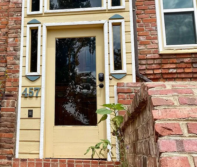457 Pearl St — Photo 2