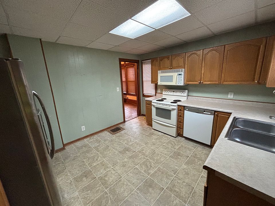 1st image of 626 E Superior St
