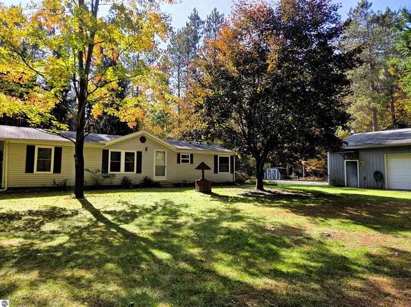 1990 W Winegars Rd, Gladwin, MI 48624