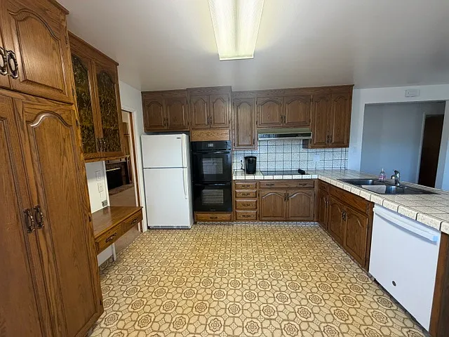 460 Mariposa Dr — Photo 3
