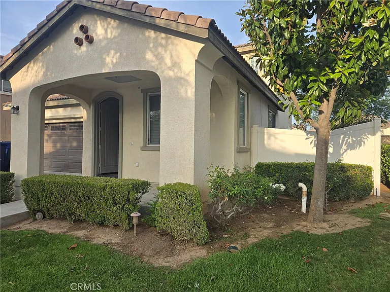 1662 Palermo Dr — Photo 1