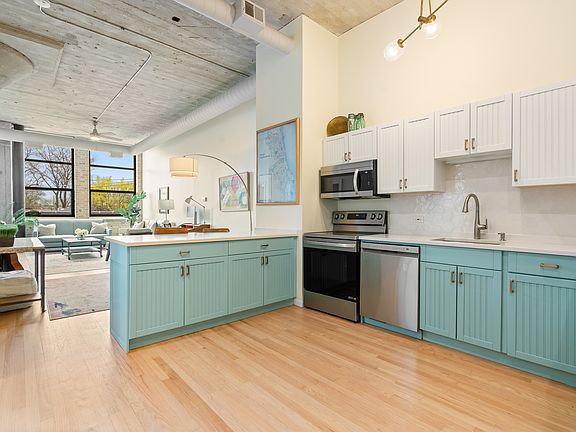 4th image of 1800 W Roscoe St APT 316