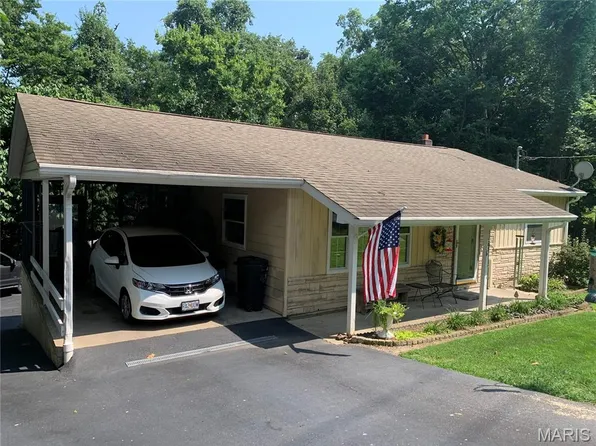 1223 W Cape Rock Dr, Cape Girardeau, MO 63701