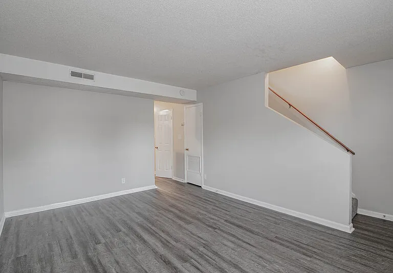 809B Golfview Pl — Photo 3