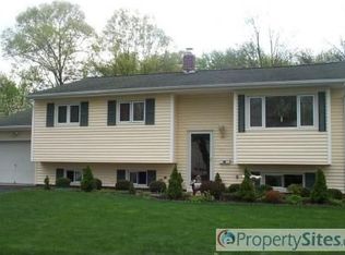 143 Lee Dr, Middlesex, NJ