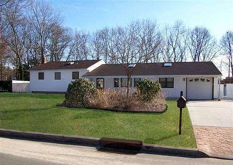 1st image of 4 Bates Dr