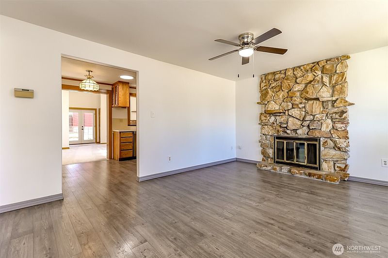 3rd image of 16016 12th Avenue SW