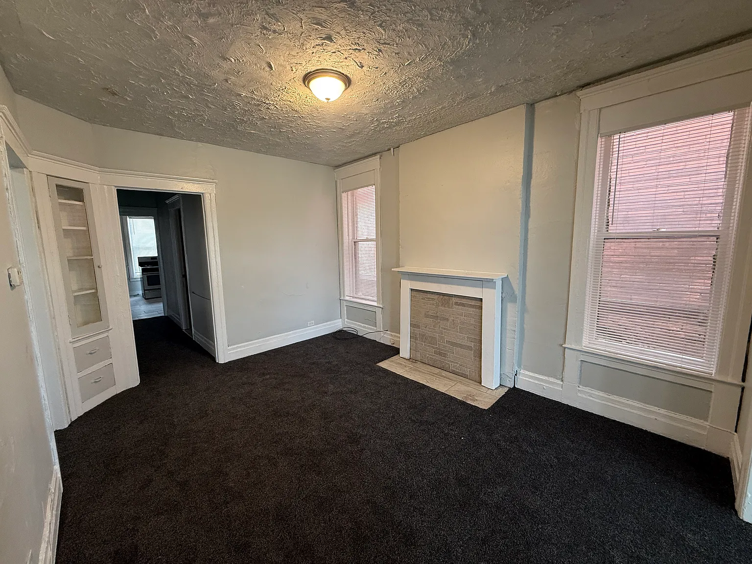 3 bed, 1100 sqft, $1,000 — Photo 4