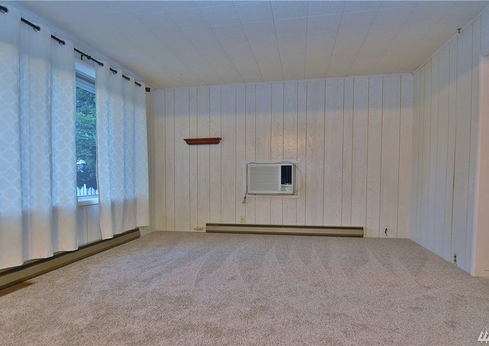 2nd image of 208 Perry St