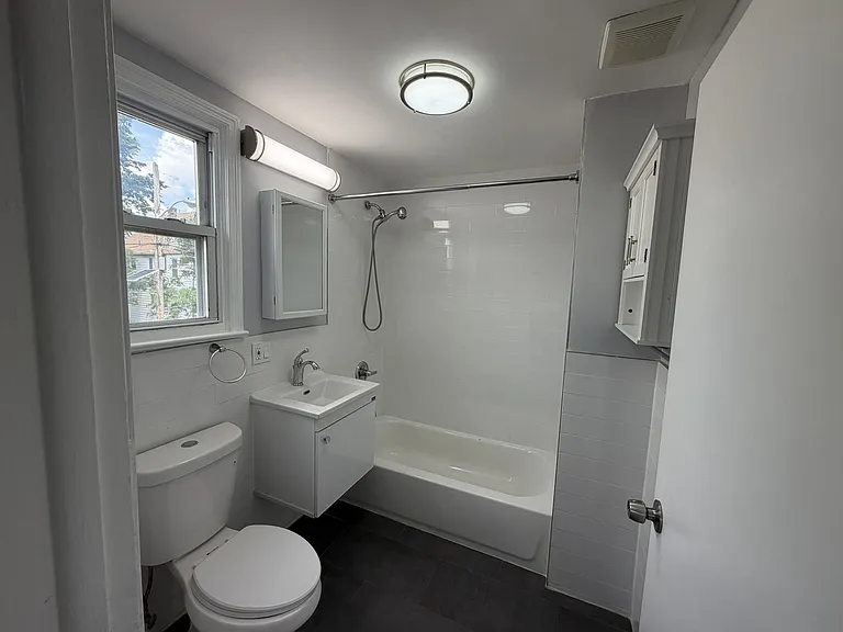 105 23rd Ave — Photo 6