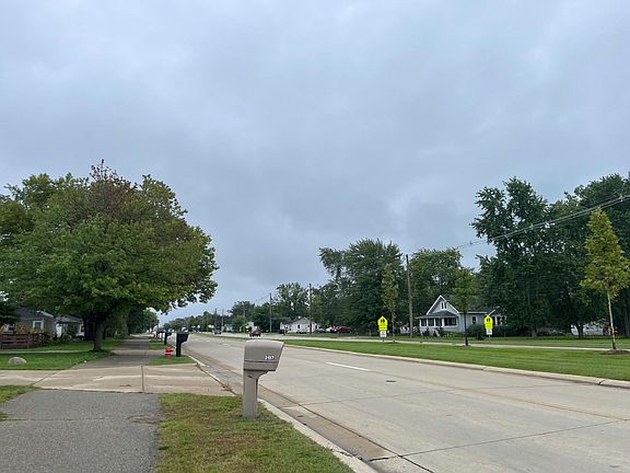 4th image of 3211 Crooks Rd