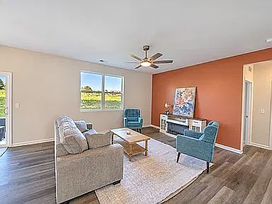 4th image of 576 Summercrest Ave