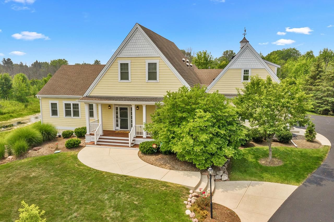 11855 North Sandhill CIRCLE, Mequon, WI 53092 MLS 1842994 Zillow