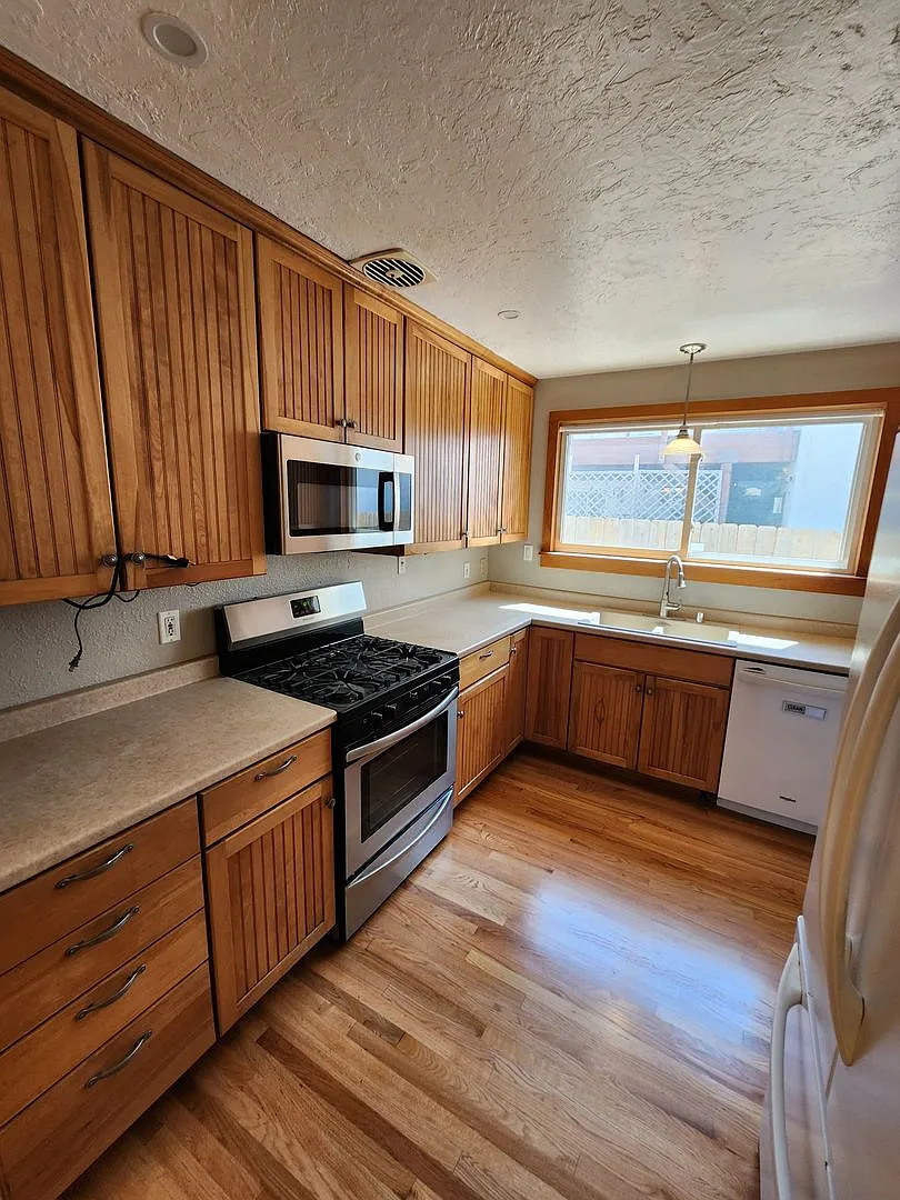 Single Story 4 Bedroom House in Clairemont/Bay Park — Photo 3