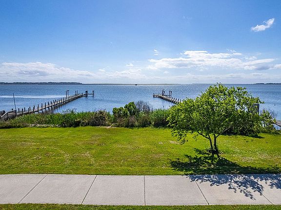 3rd image of 0 Bay