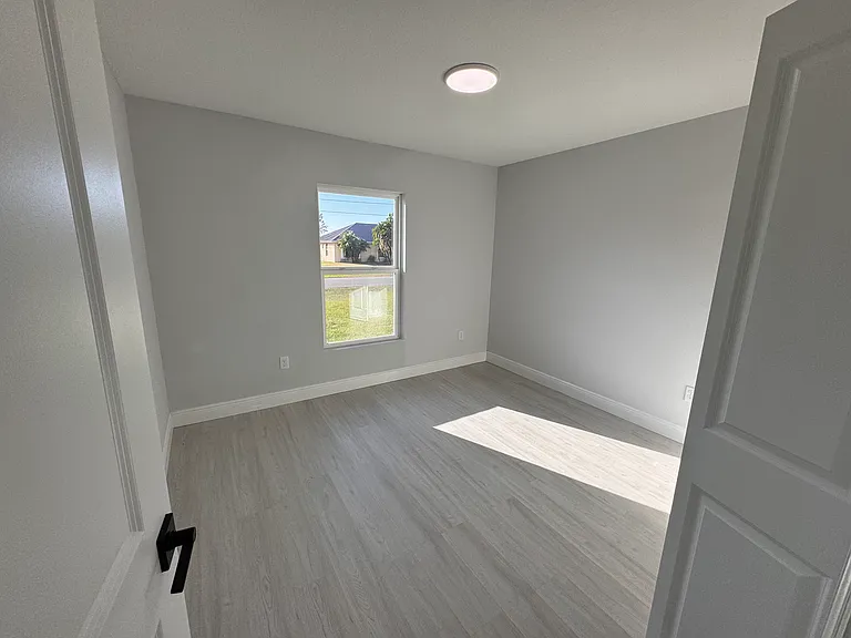 4100 Mendoza Ave — Photo 10