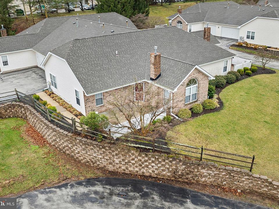 1st image of 135 Village Way #5B