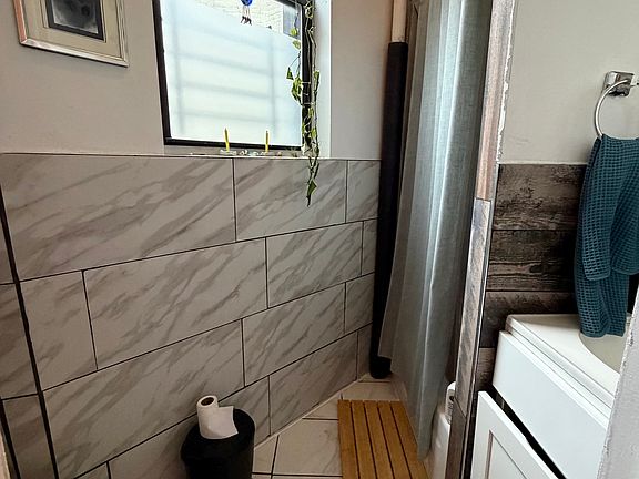 3rd image of 788 Park Pl APT 16
