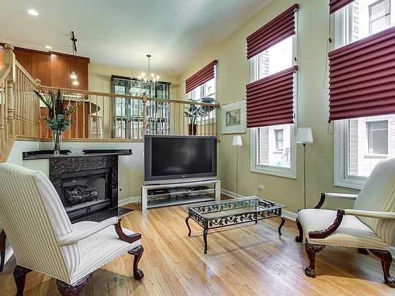 3rd image of 2040 W Le Moyne St APT B