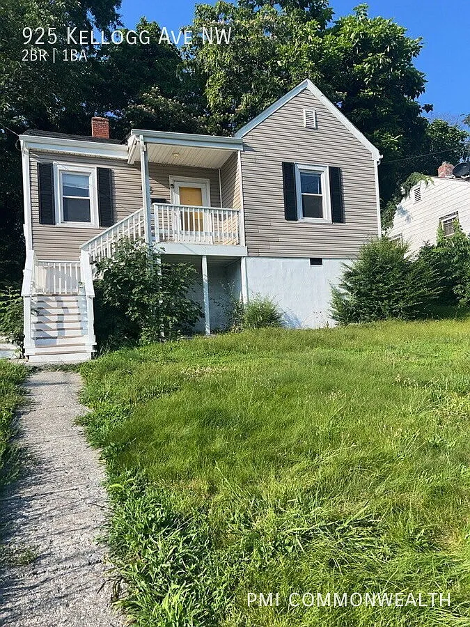 2 Bed / 1 Bath Single Family (Available 9/10/26) — Photo 1