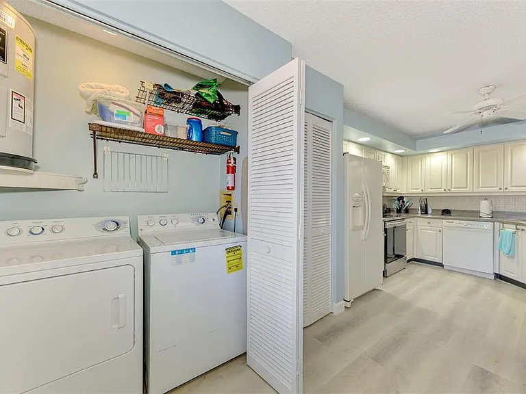 5761 Avista Dr #5761 — Photo 32
