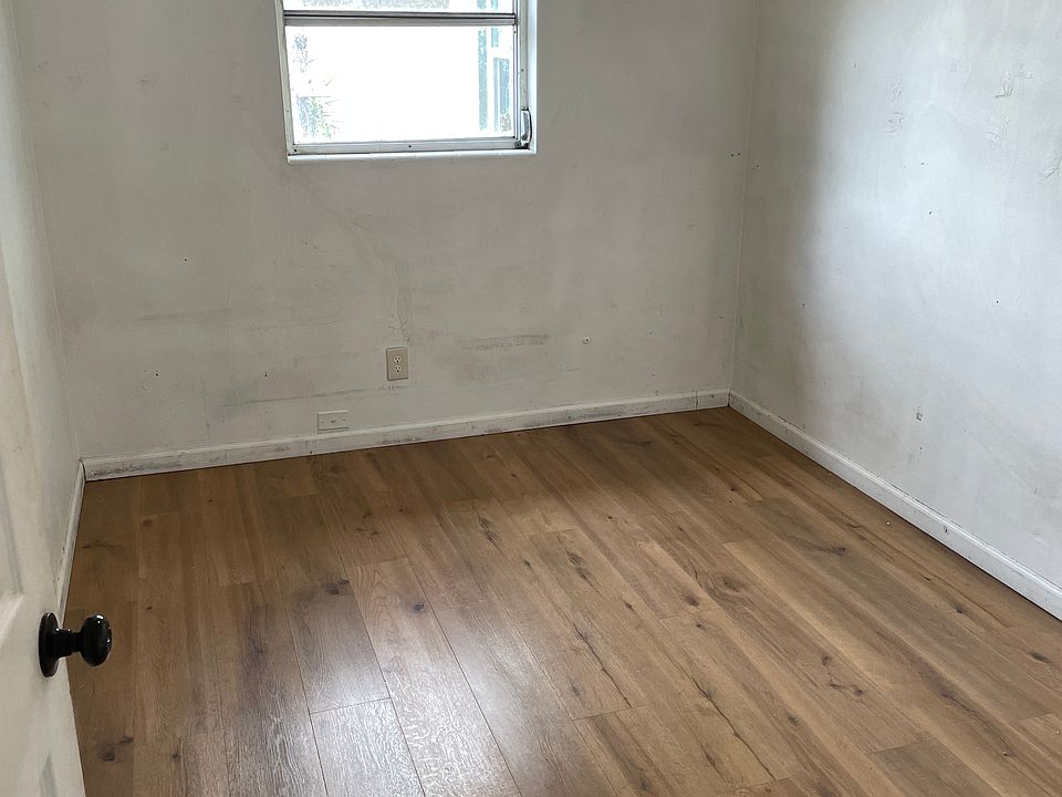 2nd image of 1154 Woodlawn St
