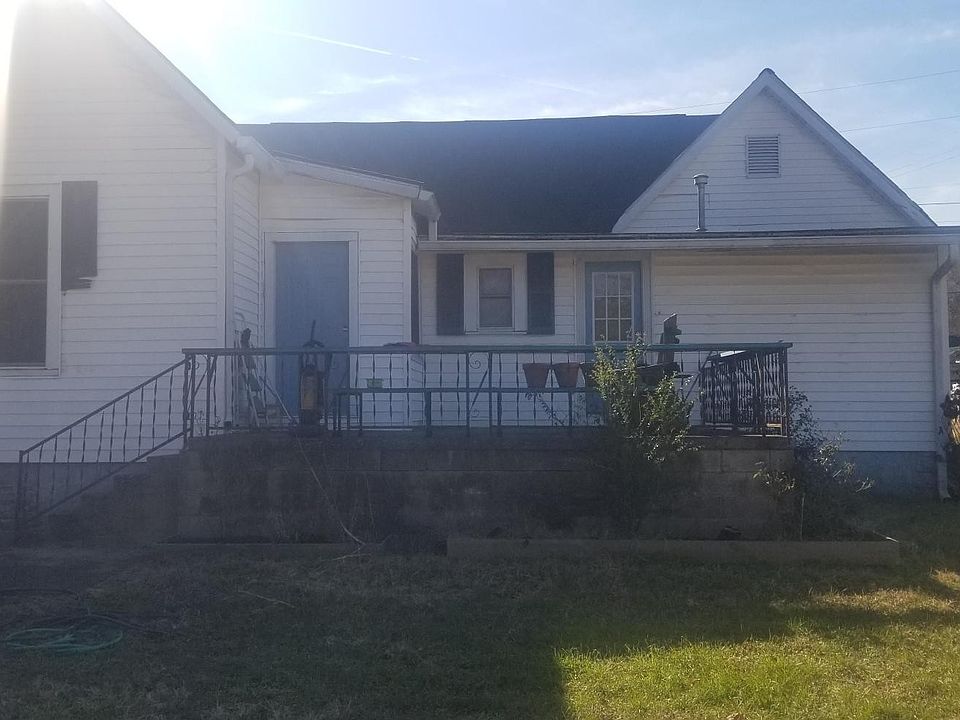 1st image of 225 E Wyly St
