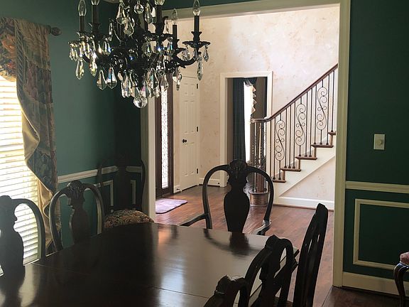 3rd image of 589 Oakline Dr