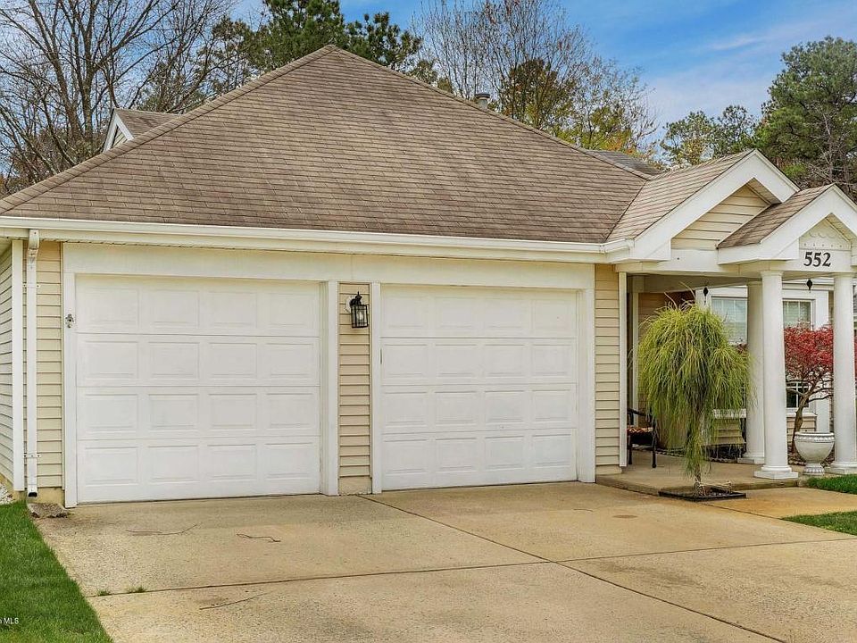 1st image of 552 Waterford Dr