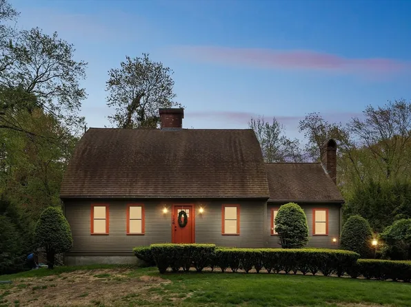 126 Fruit St, Hopkinton, MA 01748