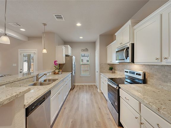 4th image of 517 Hayes Ln