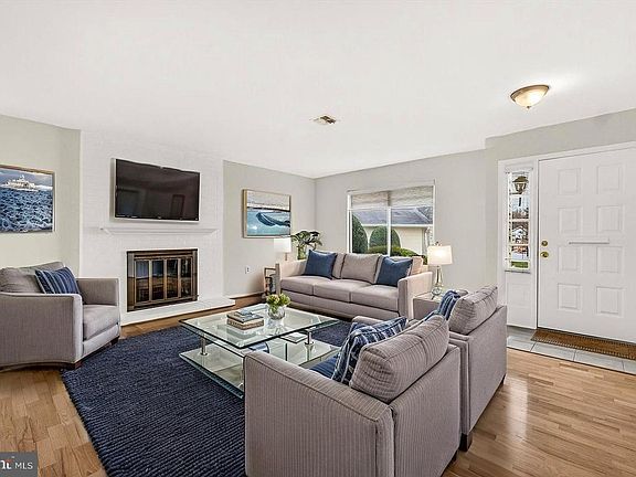 5th image of 9 Fitzhugh Ct #71-B