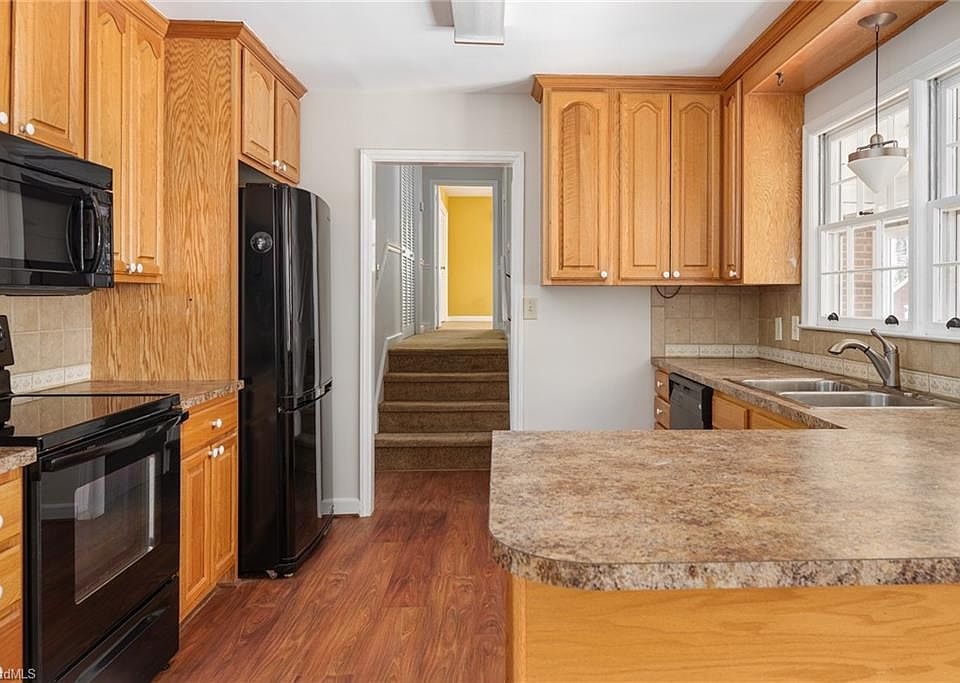 1st image of 105 Bramble Dr