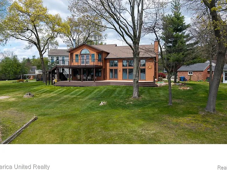 4533 Horseshoe Dr — Photo 1