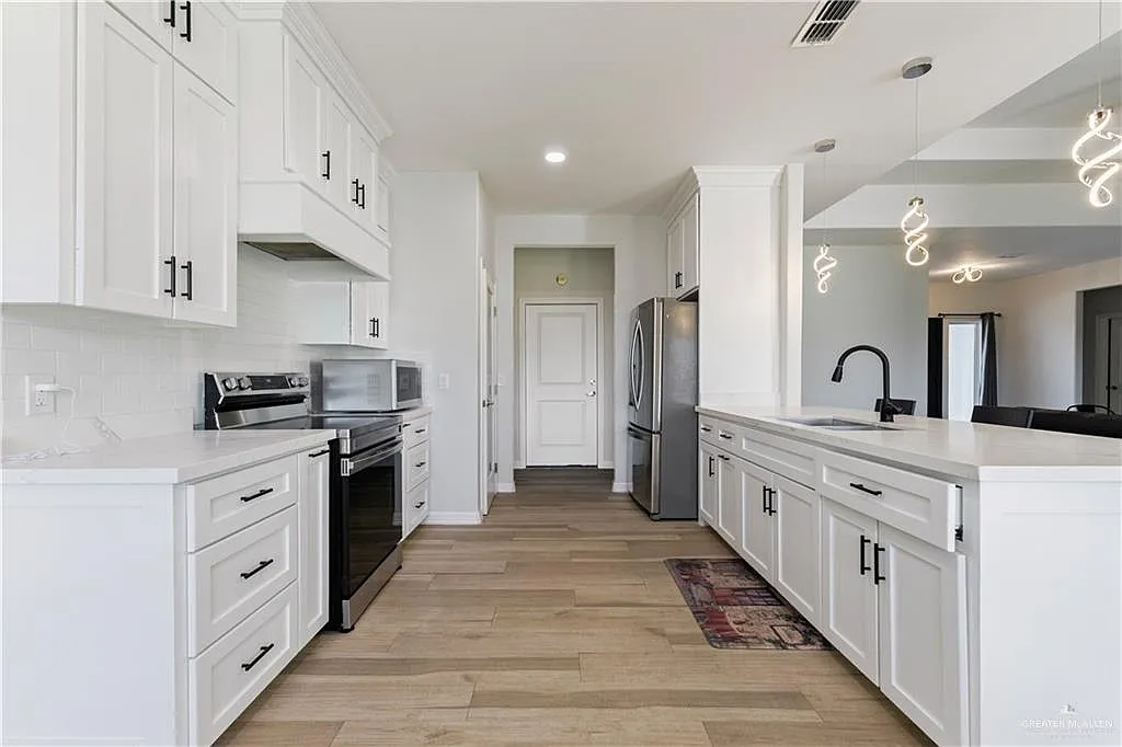 3 bed, 2.0 bath, 1654 sqft, $1,850 — Photo 4