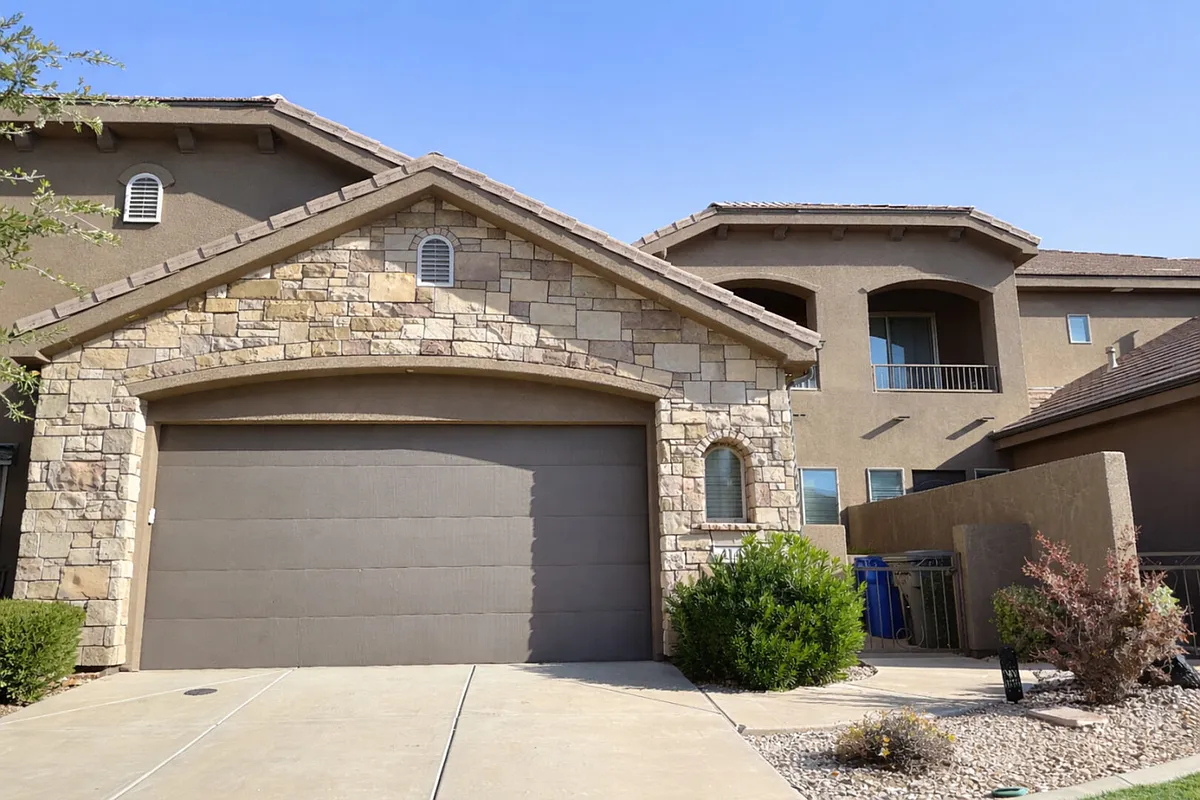 Building Photo - E Coral Ridge Dr