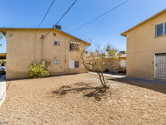 5th image of 3811 Daisy St APT 35