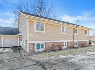 11 Somerset Dr, Waconia, MN 55387