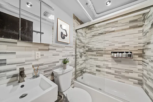 Rented by Vector New York, LLC | media 10