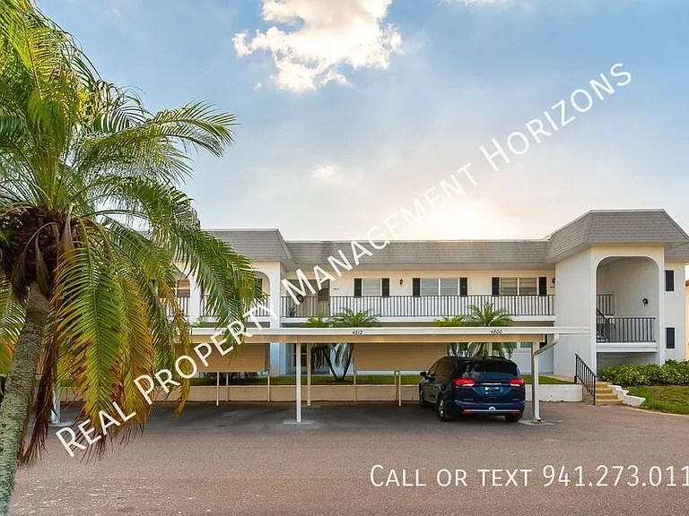 4813 Independence Dr — Photo 1