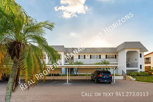 4813 Independence Dr Photo 1